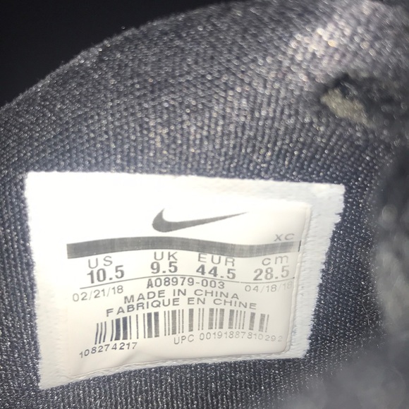 Kyrie Irving low 1’s 10.5 Black & silver swoosh - Picture 2 of 14